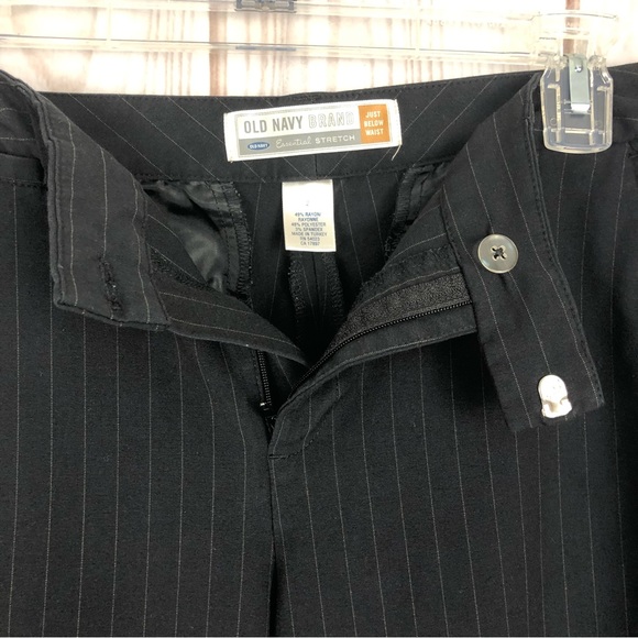 Old Navy Pin Striped Dress Capris - Picture 5 of 8